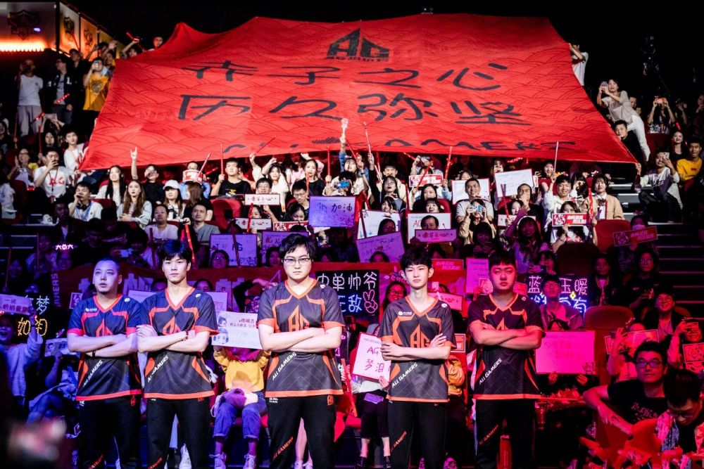再到背后的