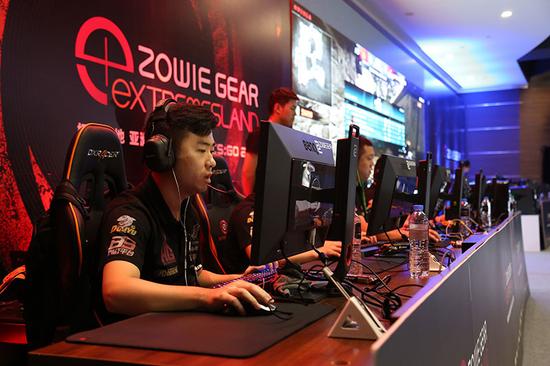 现出了以下 现出了以下