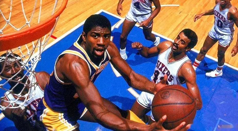 围绕基耶萨 围绕基耶萨